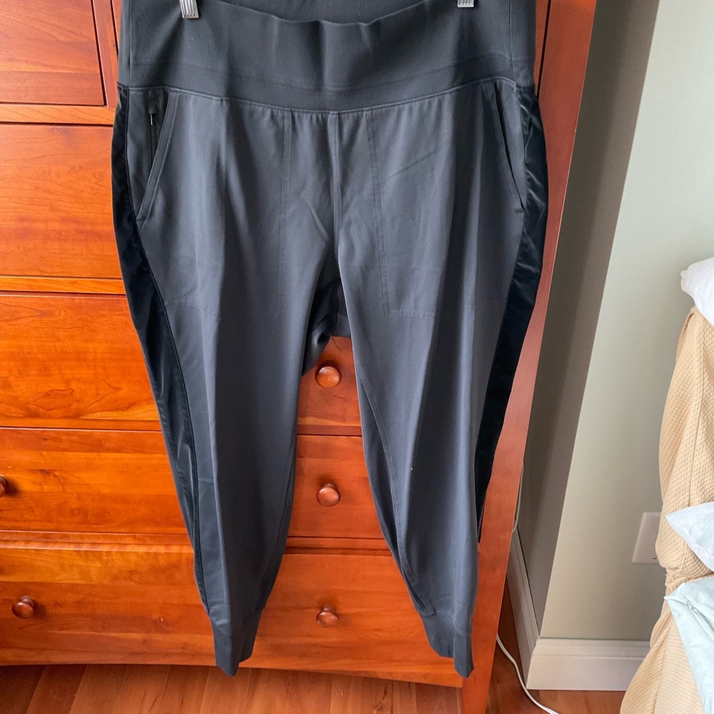 Athleta Venice Joggers Black with Velvet Stripe 1X